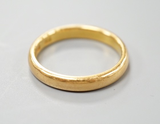 A 22ct gold wedding band, size K/L, 4.3 grams.